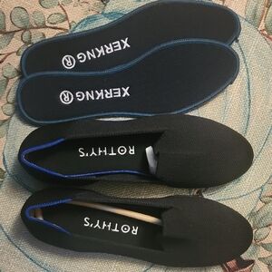 New Rothy's Black and Blue Slip-On Flats